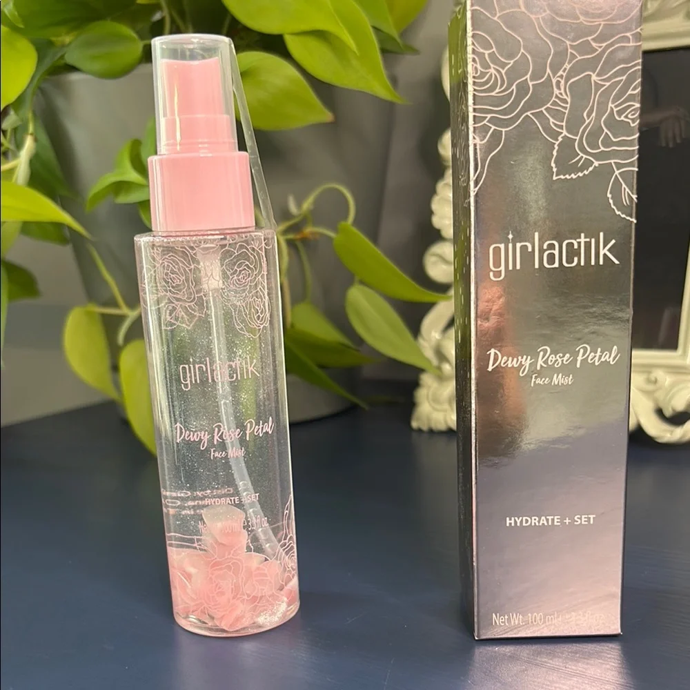 Dewy Rose Petal Face Mist in Silver Box - Picture 3 of 4